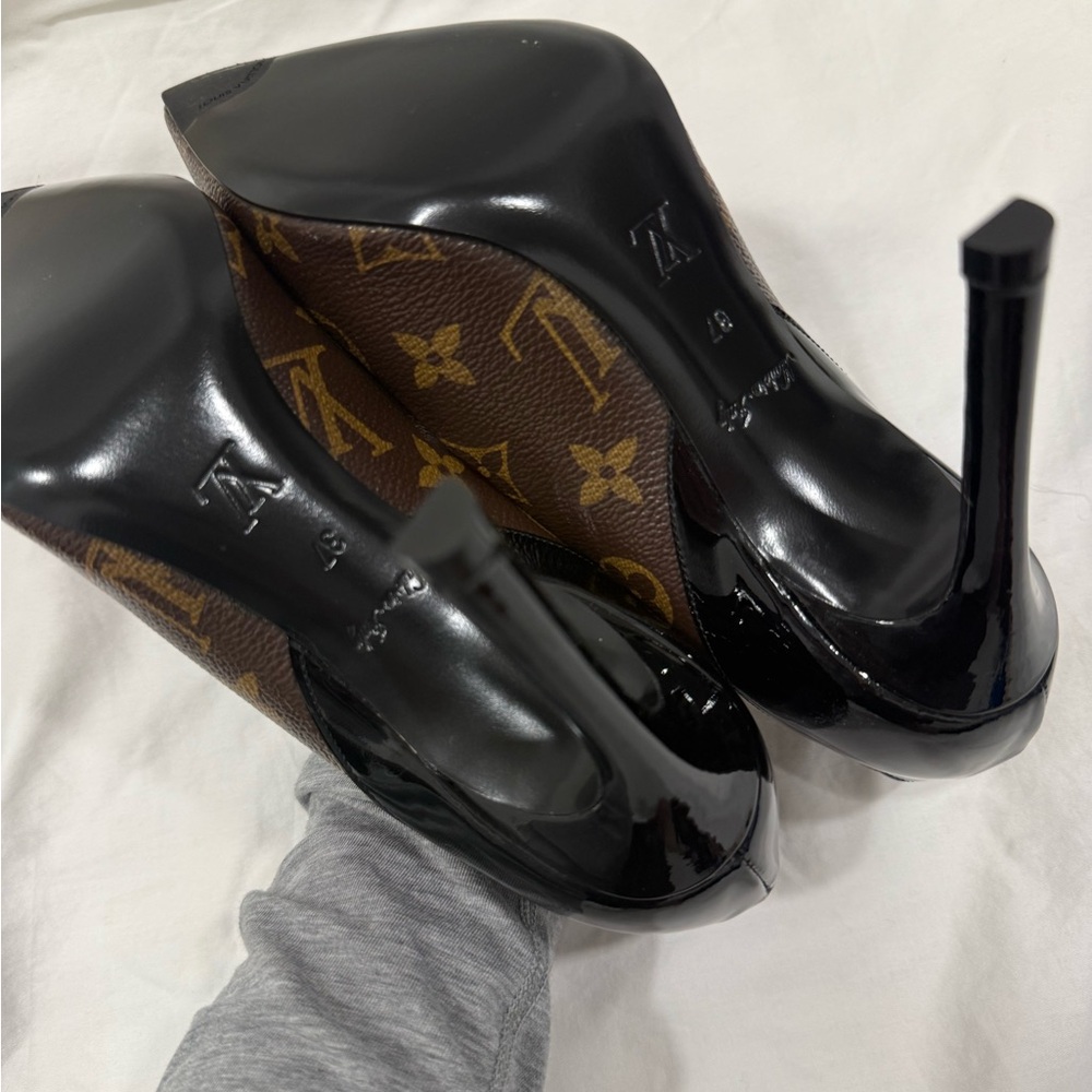 Louis Vuitton Cherie Pump - Picture 4 of 8